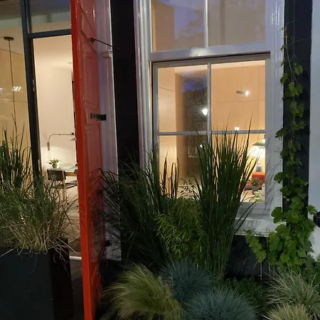 Lägenhet Le Garage Downtown Serviced