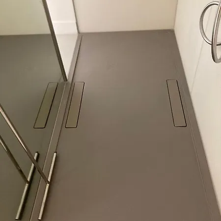 Le Garage Downtown Serviced דירה האג